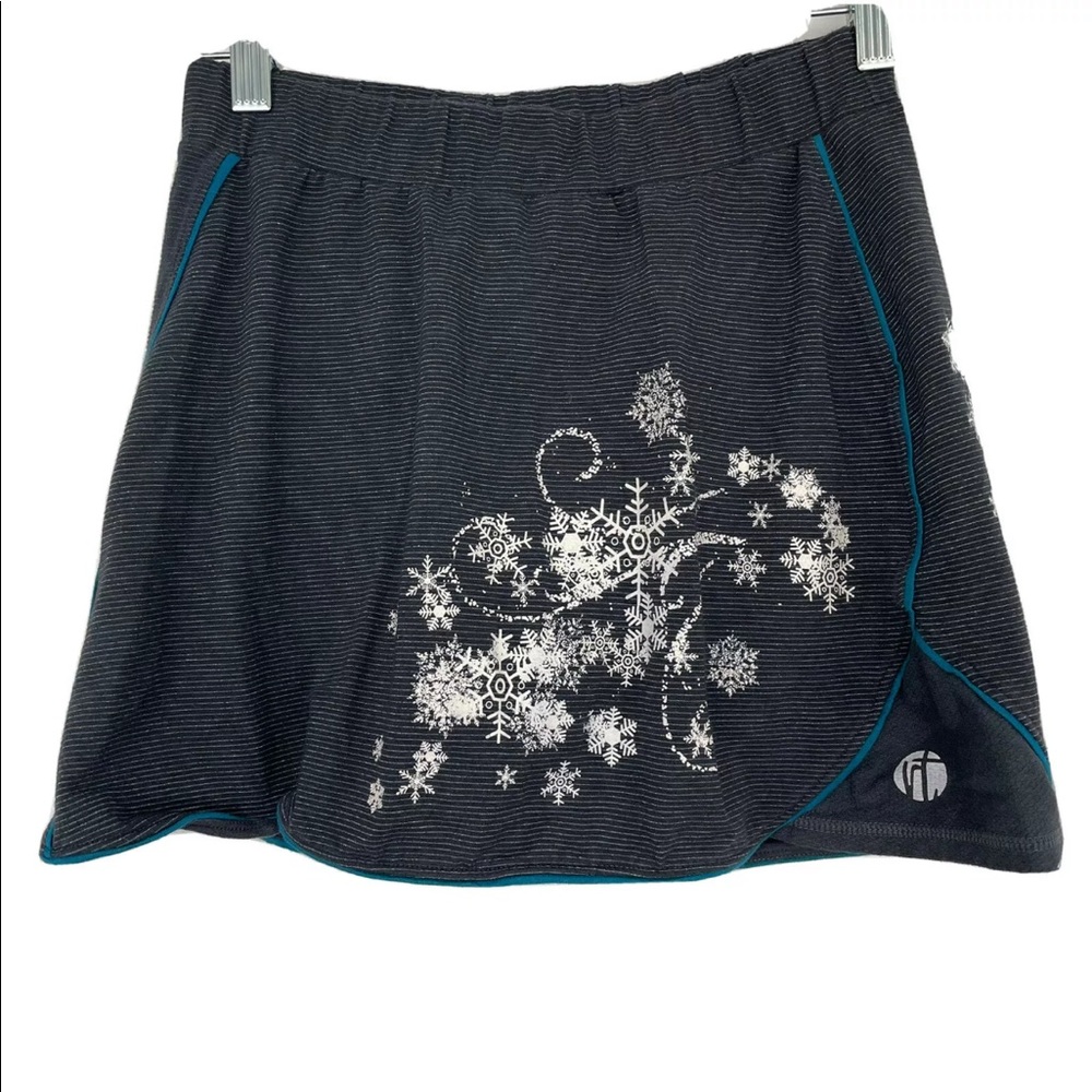 Raw Theads Athletics Skort Mini Skirt Snowflake Design Size XS